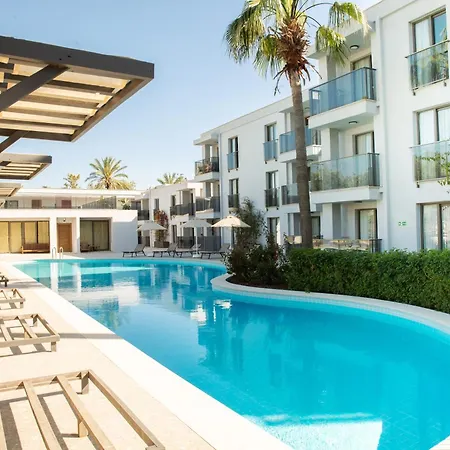 Queen By Important Group Travel Szálloda