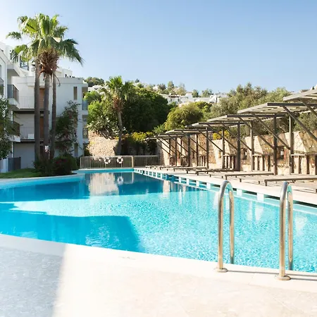 Queen By Important Group Travel Hotel 4*