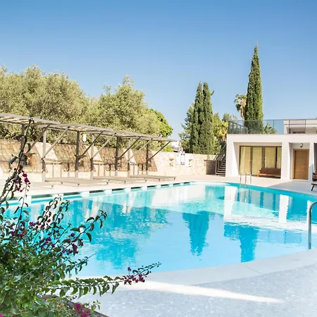 Queen By Important Group Travel Aparthotel 3*