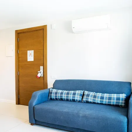 Hotel Queen By Important Group Travel