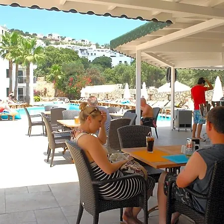 Queen By Important Group Travel Ξενοδοχείο 4*