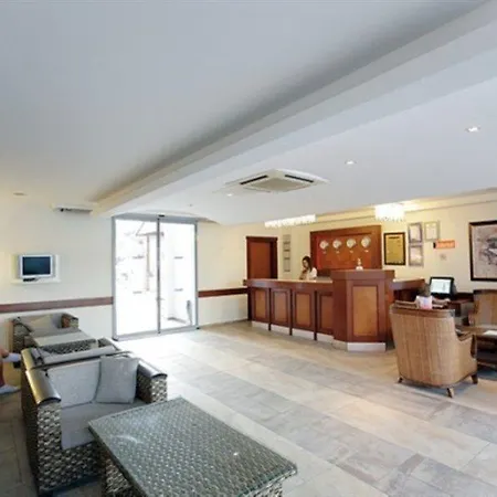 Queen By Important Group Travel 4*