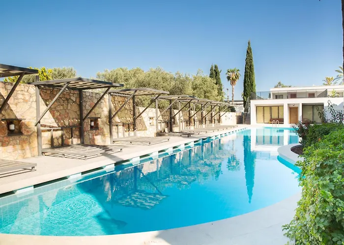 Hotel Queen By Important Group Travel 4*