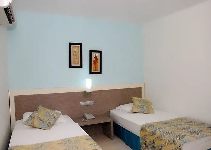 Hotel Queen By Important Group Travel