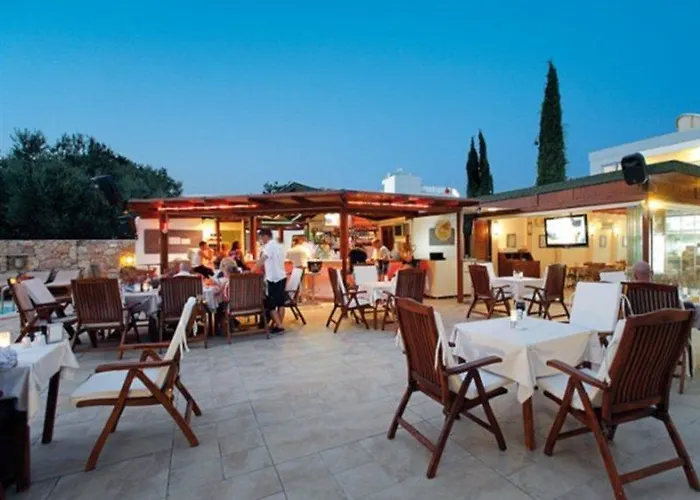 Queen By Important Group Travel Отель