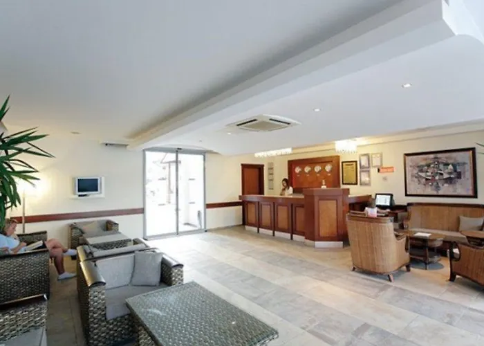 Queen By Important Group Travel 4*