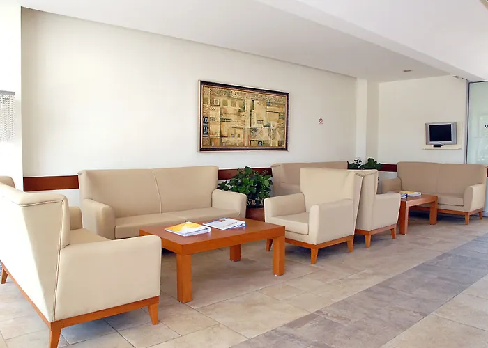 Отель Queen By Important Group Travel 4*