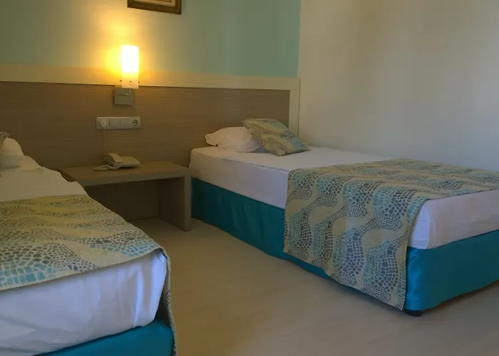 Отель Queen By Important Group Travel 4*