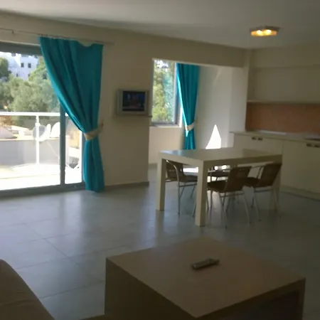 Hotel Queen By Important Group Travel 4*