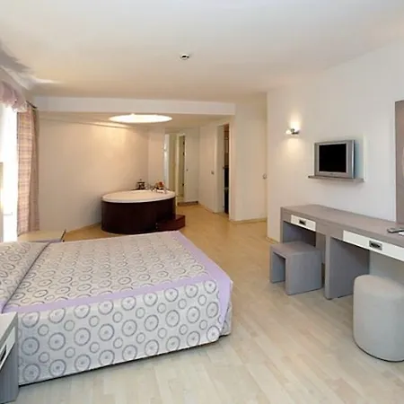 Hotel apartamentowy Queen By Important Group Travel