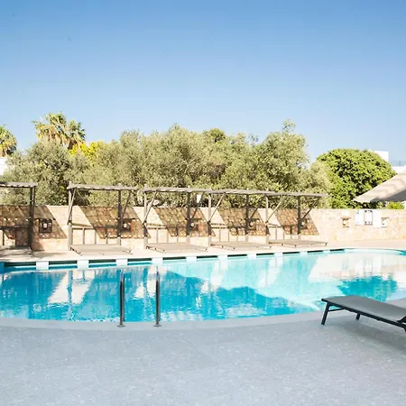 Hotel apartamentowy Queen By Important Group Travel 3*