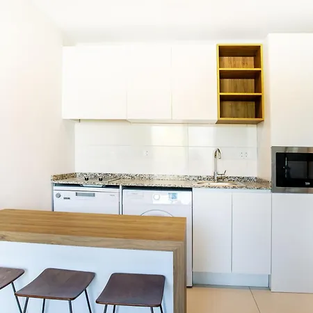 Queen By Important Group Travel Hotel apartamentowy 3*