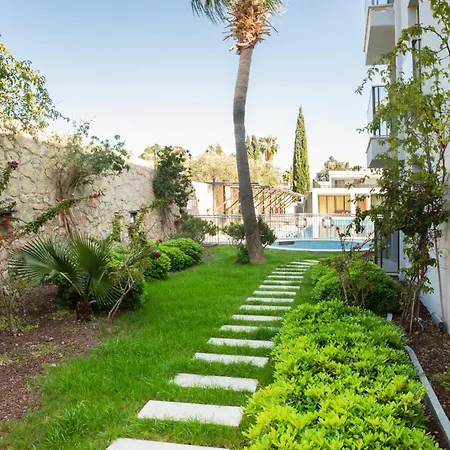 酒店 Queen By Important Group Travel 4*