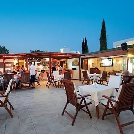 Queen By Important Group Travel 居姆贝特