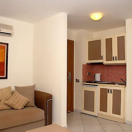 Hotel apartamentowy Queen By Important Group Travel 3*