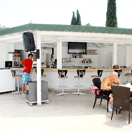 Hotel apartamentowy Queen By Important Group Travel