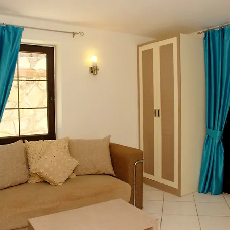 Hotel apartamentowy Queen By Important Group Travel 3*